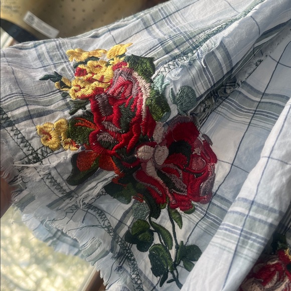 Embroidered button down🦋❤️ - Picture 6 of 13